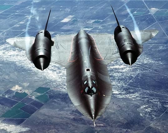 Стратегически важные цели типа сверхзвуковых высотных самолетов-разведчиков SR-71 или малозаметных крылатых ракет может эффективно перехватывать только МиГ-31